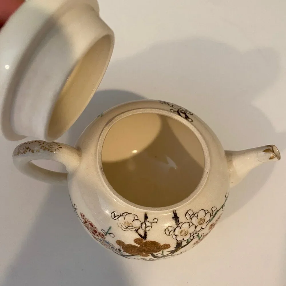 19th Century Satsuma Japanese Teapot Floral‎ Hand Painted Porcelain